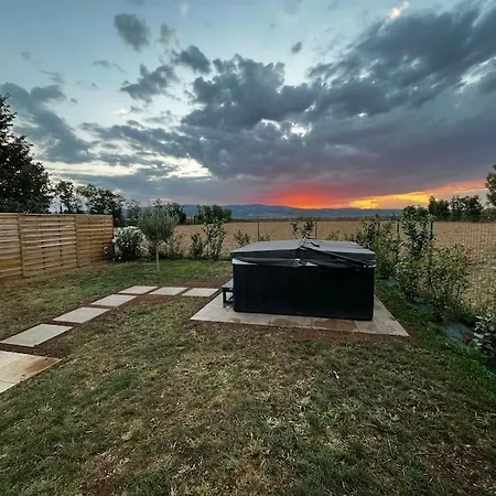 Maison 2 Avec Exterieur Et Jacuzzi Semesterbostad