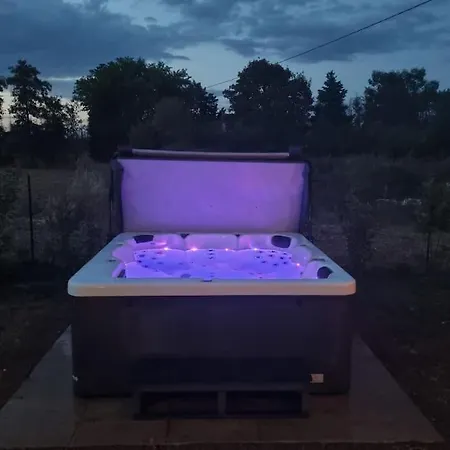 Semesterbostad Maison 2 Avec Exterieur Et Jacuzzi